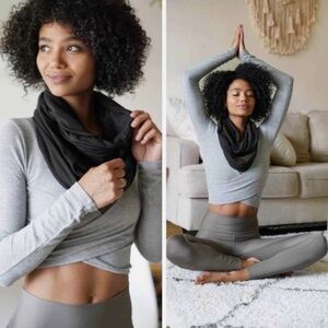 NWT Beyond Yoga Infinity Scarf/Coverup with hidden pocket